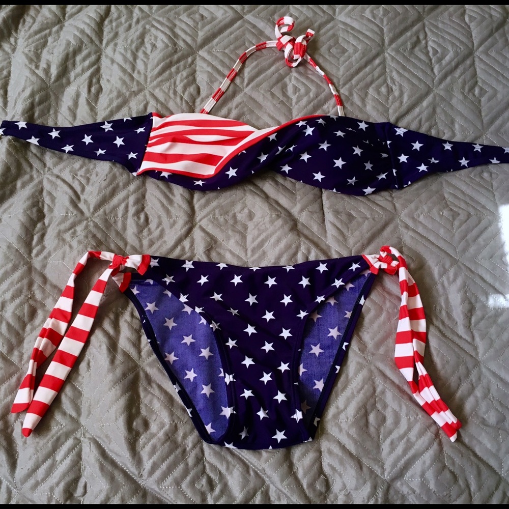 🌩 American flag bikini